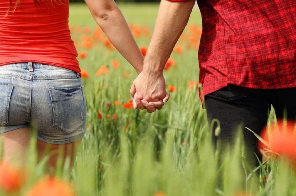 7 Effective Tips for Finding a Match Through Tinder on Valentine's Day