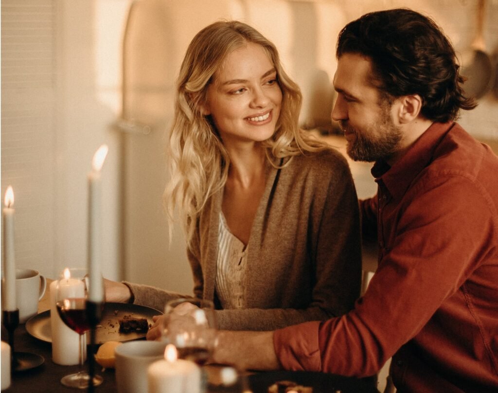 HOW TO FLIRT ONLINE: FIND LOVE THROUGH CONVERSATION